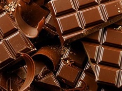 8. Рост цен на шоколад Спрос на шоколад растет по всему миру. Предпочтения западных потребителей смещаются в сторону темного шоколада. Спрос на шоколад у китайских потребителей продолжает расти, но среднегодовое потребление на душу населения все еще составляет менее 5% от того, что съедает потребитель в Западной Европе. Это четко указывает на то, что спрос будет продолжать расти и в последующие годы. Saxo Bank предсказывает в 2015 году, что цены на месячные фьючерсы на какао достигнут уровня $5 тыс. за тонну и будет установлен новый рекорд. На сегодняшний день максимальная цена на месячные фьючерсы на какао составляет $3775 за тонну, которая была достигнута в марте 2011 года, во время гражданской войны на Береге Слоновой Кости.